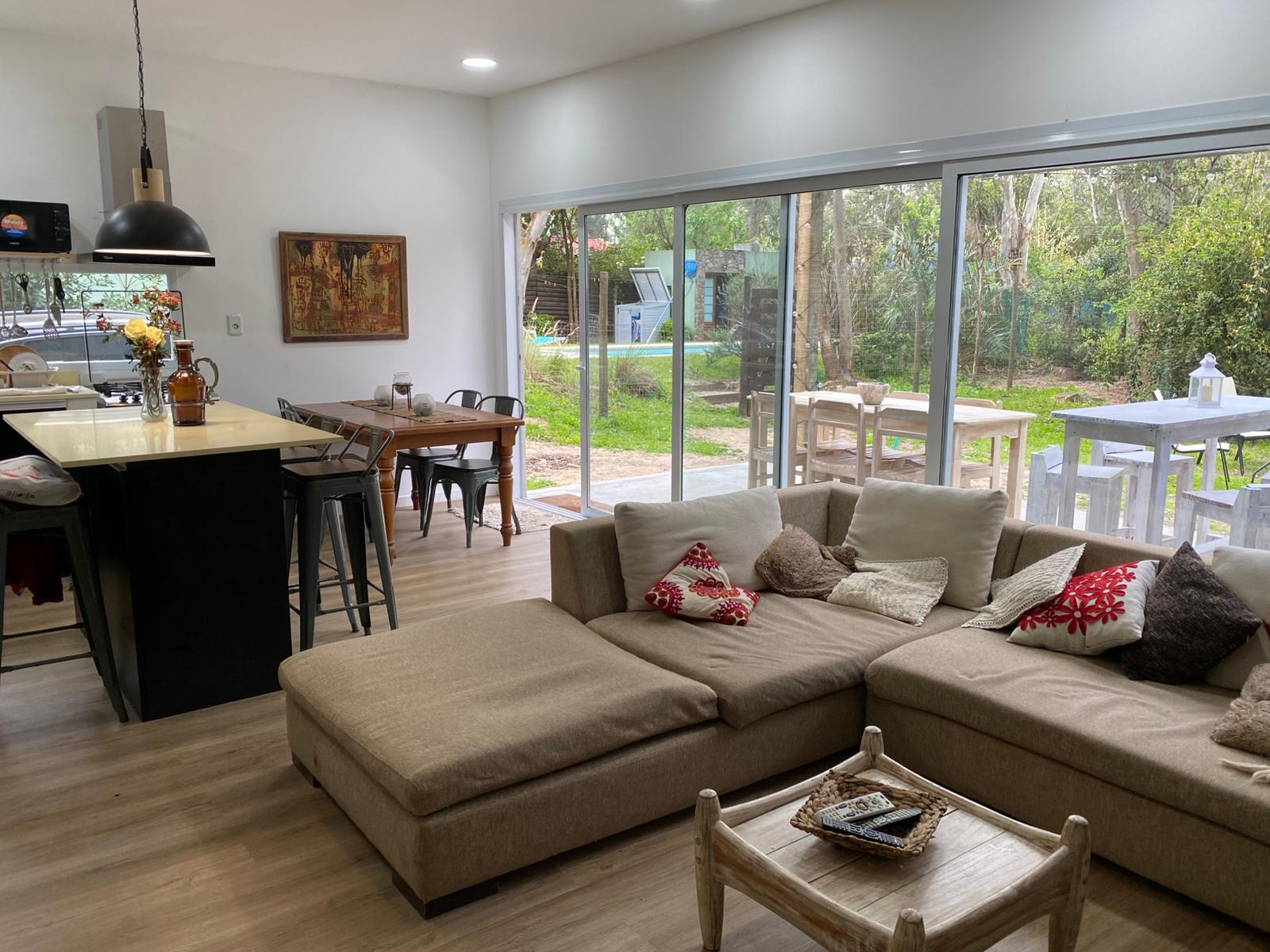  Alquiler casa a 120 metros del mar en Balneario Buenos Aires, Punta del Este