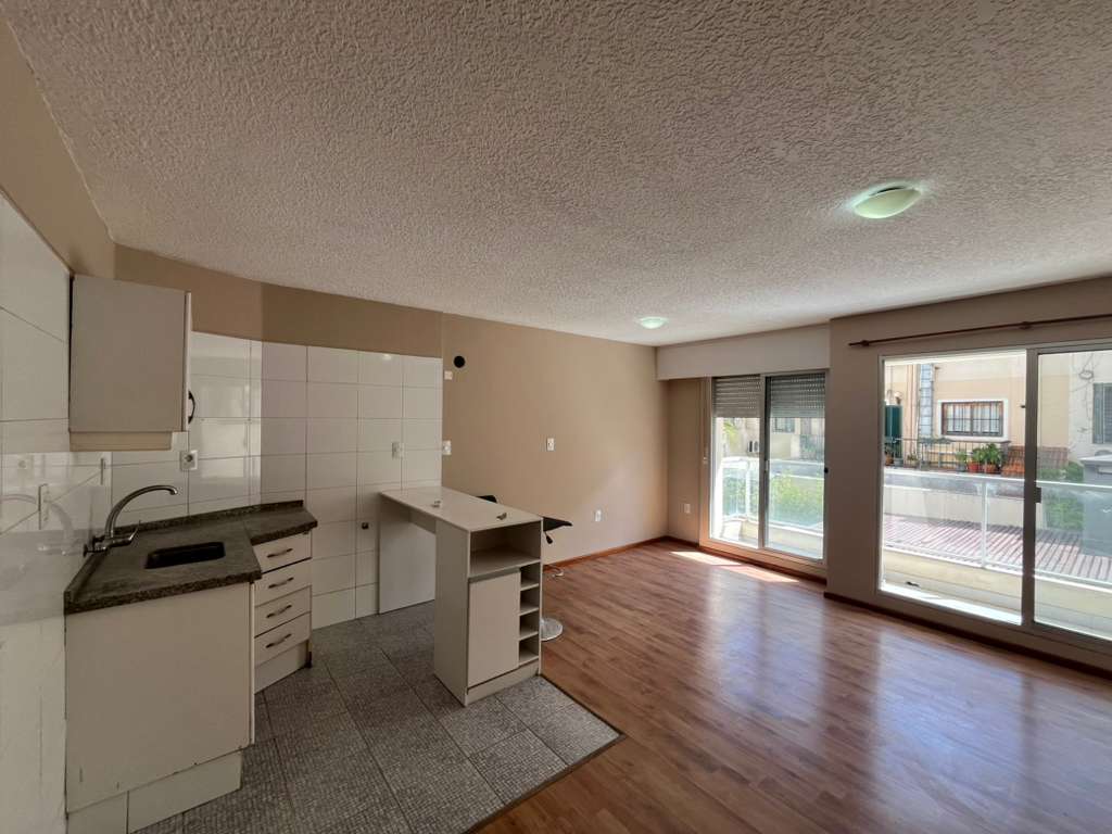  Venta Apartamento Monoambiente, Pocitos, Calefacción Central, Balcón, T
