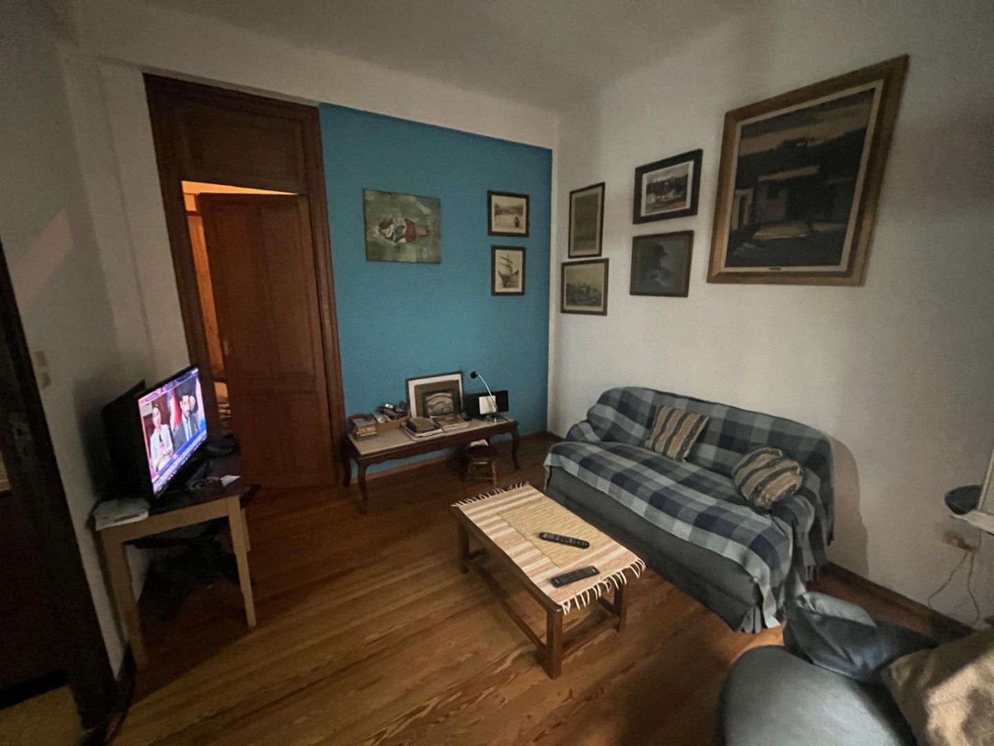 Venta Apartamento de 2 Dormitorios Renovado en Ciudad Vieja, T