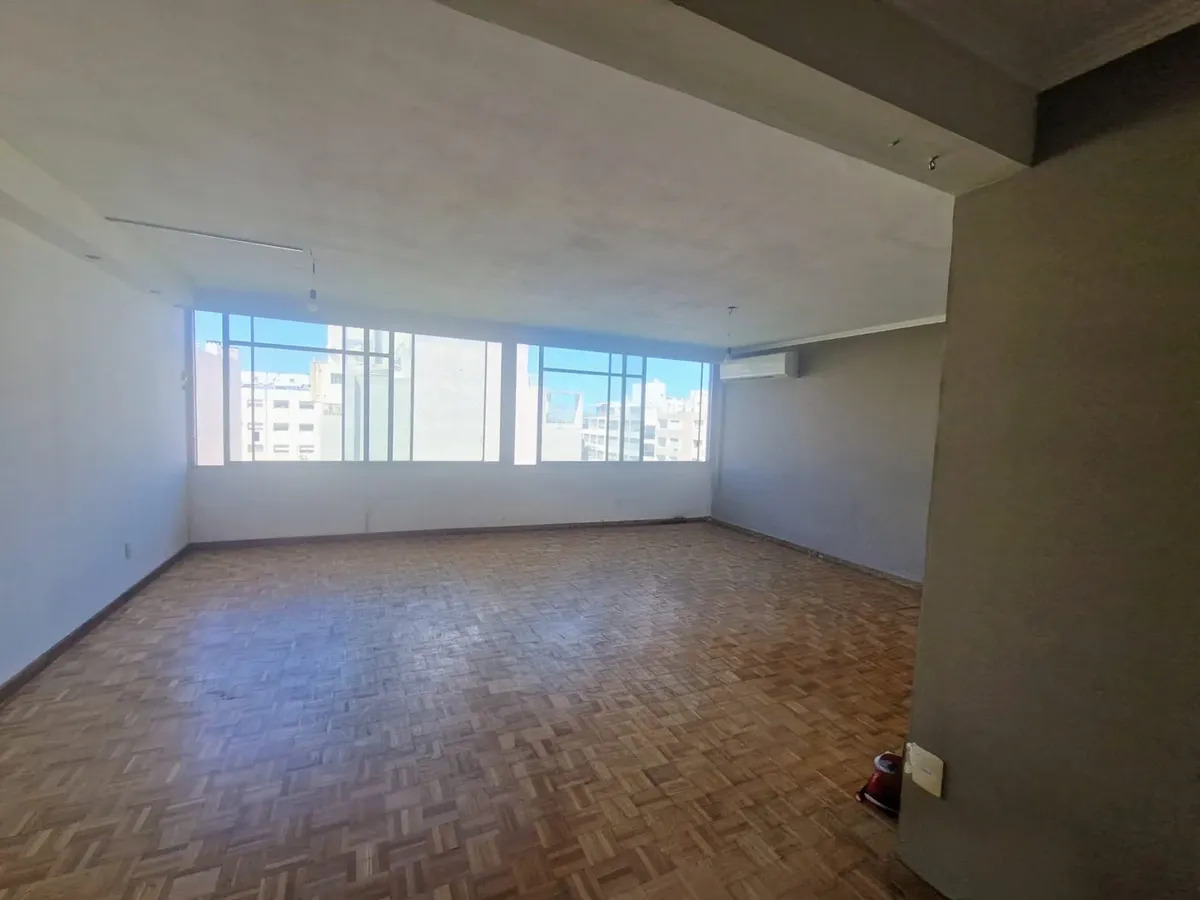  Venta 3 Dormitorios + Servicio, Pocitos.