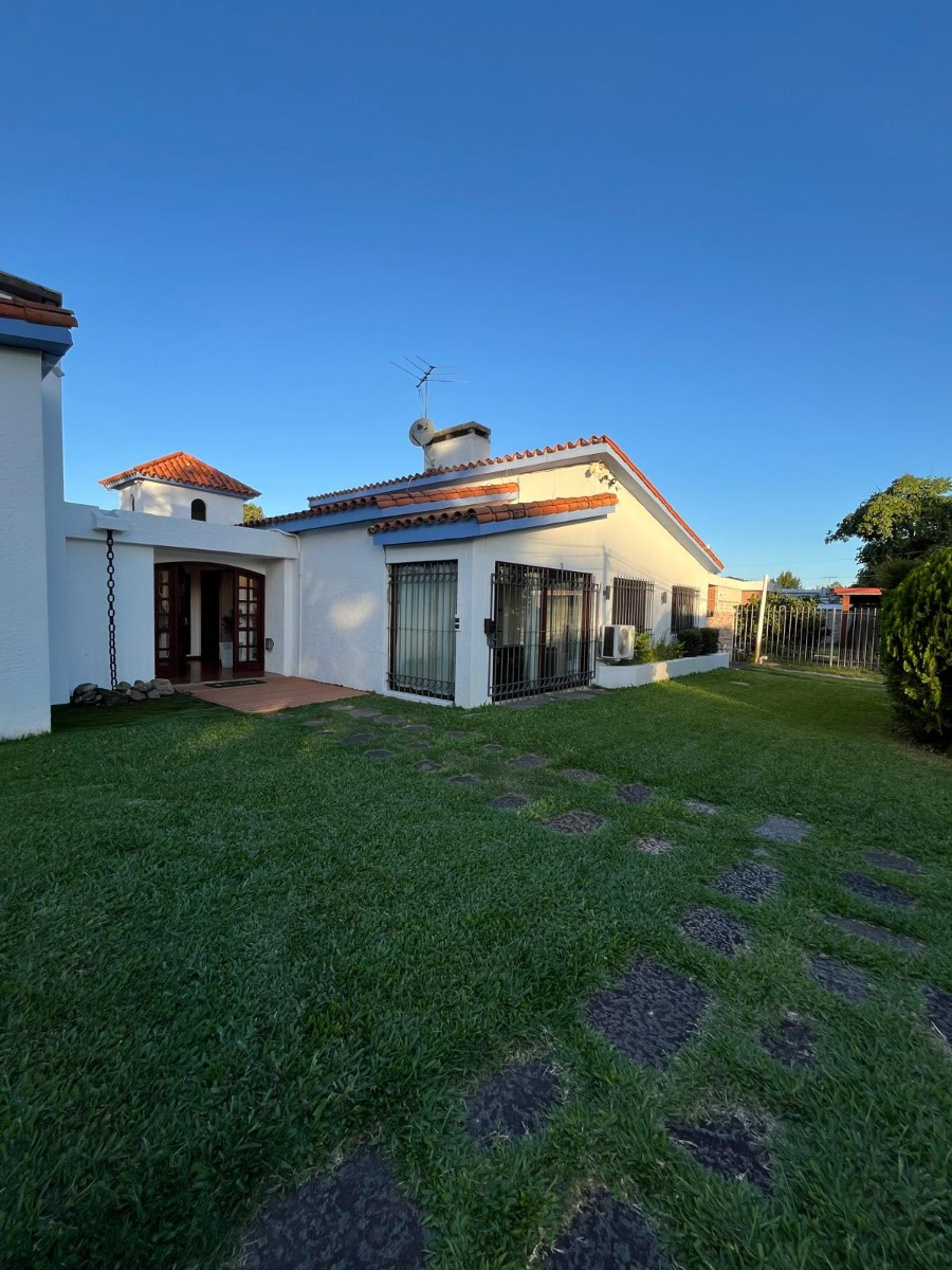  Venta. Fabulosa Casa En Lomas De Solymar. 4 Dormitorios. 4 Baños
