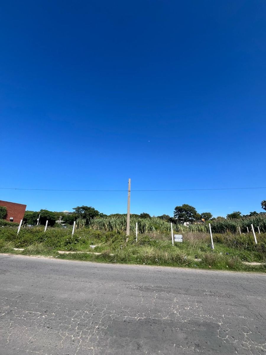  Venta. Gran Terreno Esquina. Cerro. Inmejorable Ubicación. 1800m2