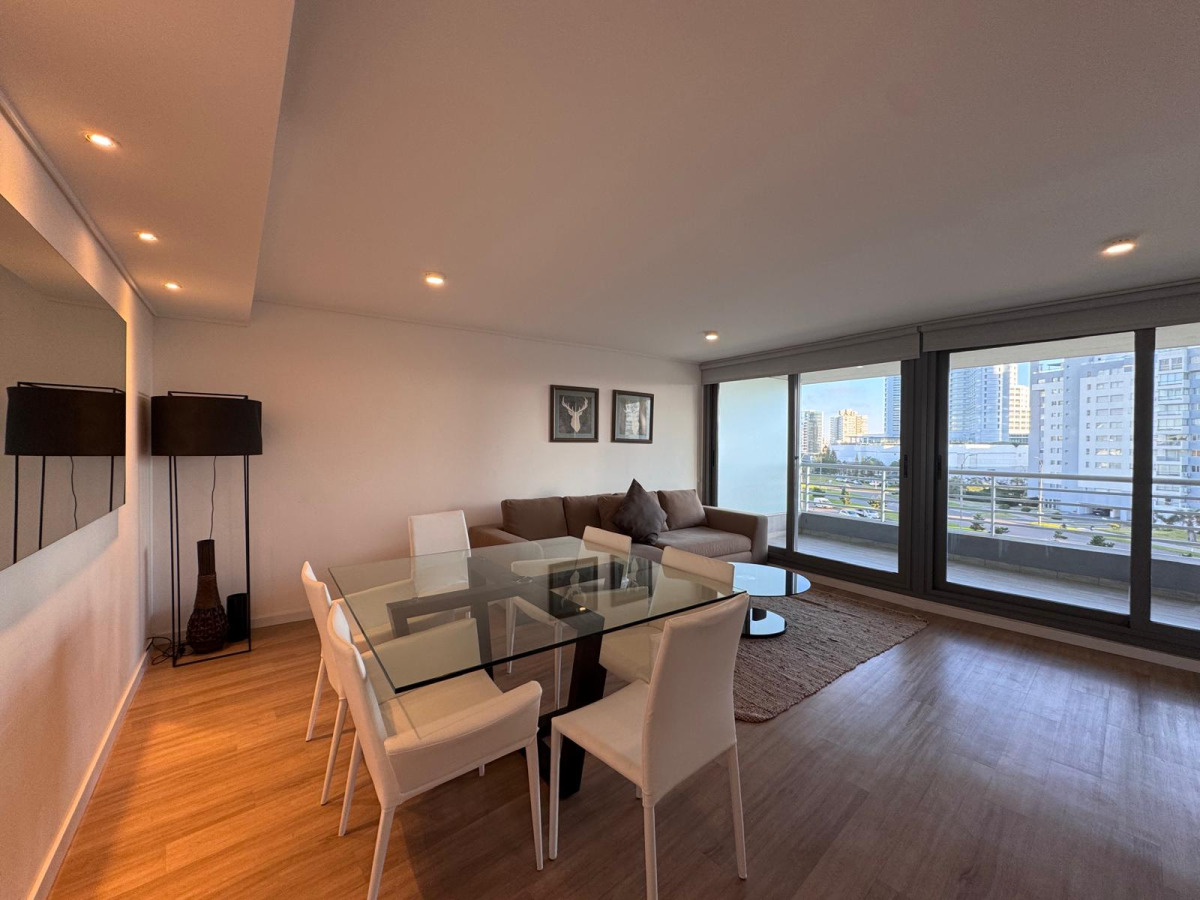  Apartamento de 2 dormitorios en Punta del Este 