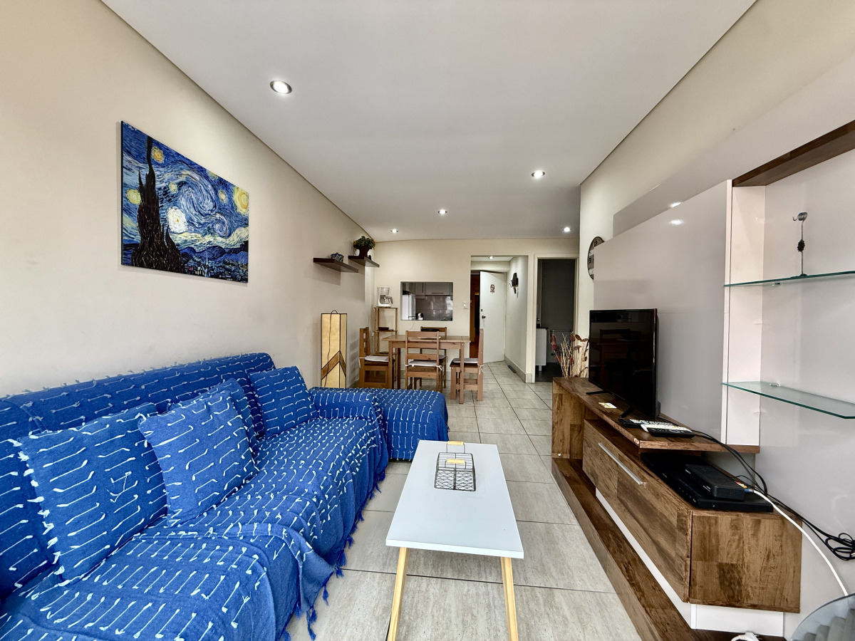  Apartamento a la venta en la Peninsulta - Punta del Este. ! dormitorio y medio. Garaje