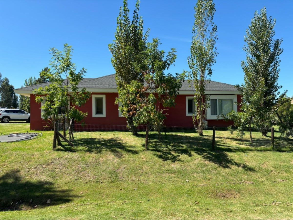  Venta Casa 3 dormitorios con Renta en Altos de la Tahona