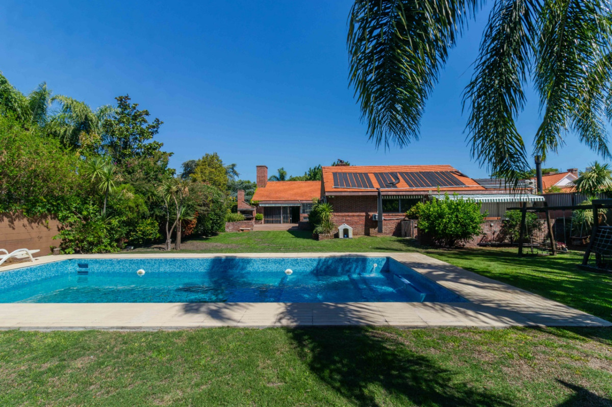  Casa en venta, sobre Almirante Harwood barrio Carrasco Sur