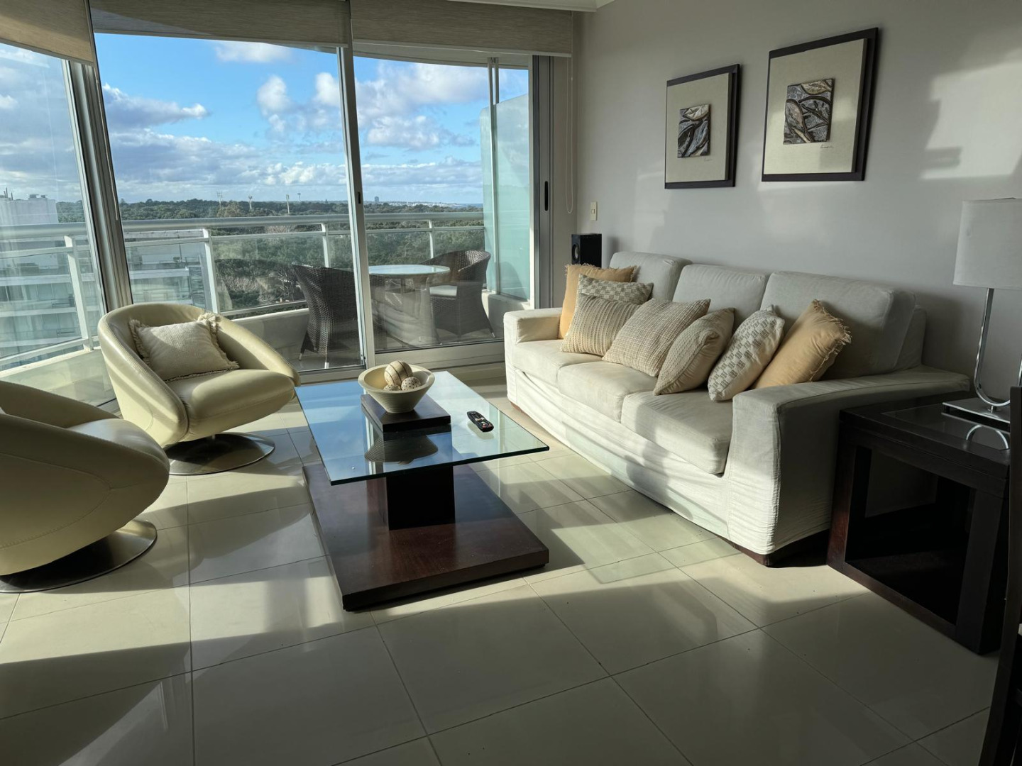  Amplio apartamento en Punta del Este, a pasos del mar